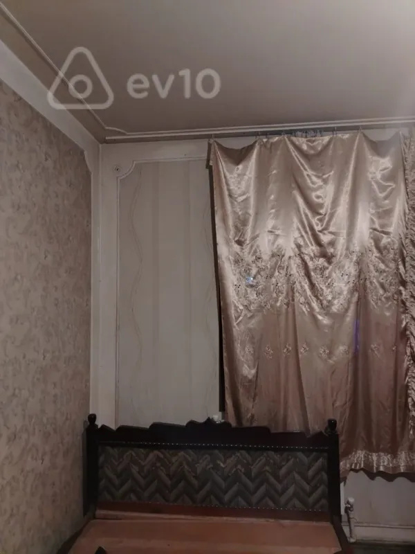 Kirayə verilir 2 otaqlı köhnə tikili 90 m²