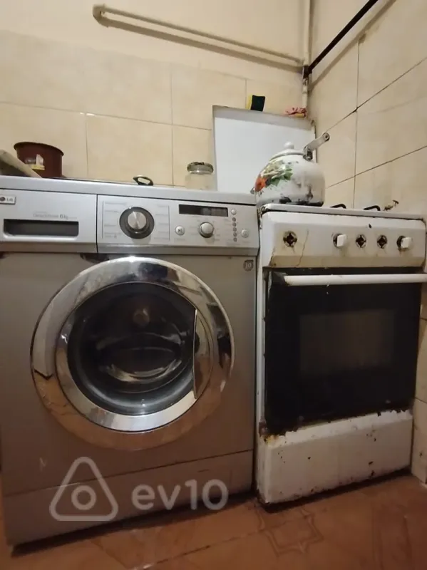 Kirayə verilir 2 otaqlı köhnə tikili 90 m²