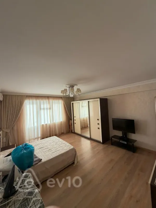 Kirayə verilir 3 otaqlı yeni tikili 130 m²