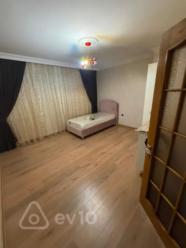 Kirayə verilir 3 otaqlı yeni tikili 130 m²