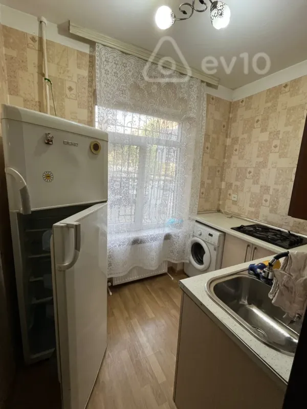 Kirayə verilir 3 otaqlı köhnə tikili 72 m²