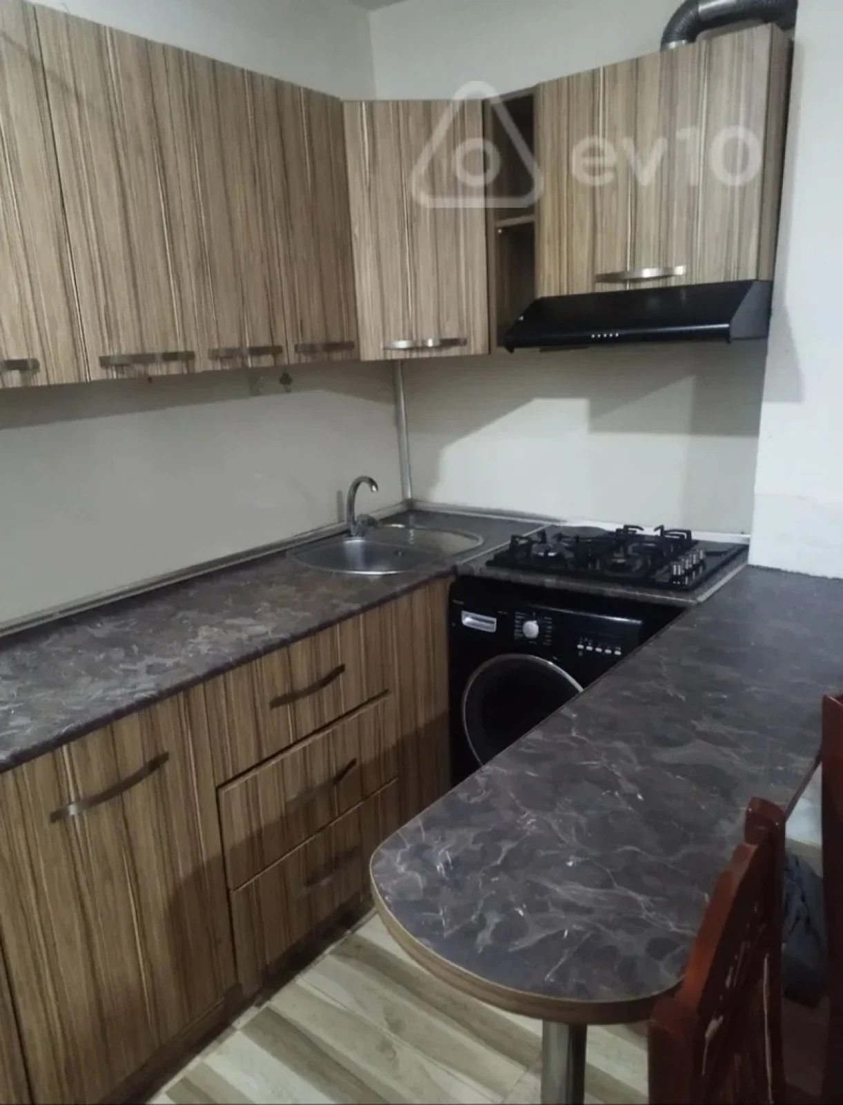 Kirayə verilir 3 otaqlı köhnə tikili 60 m²