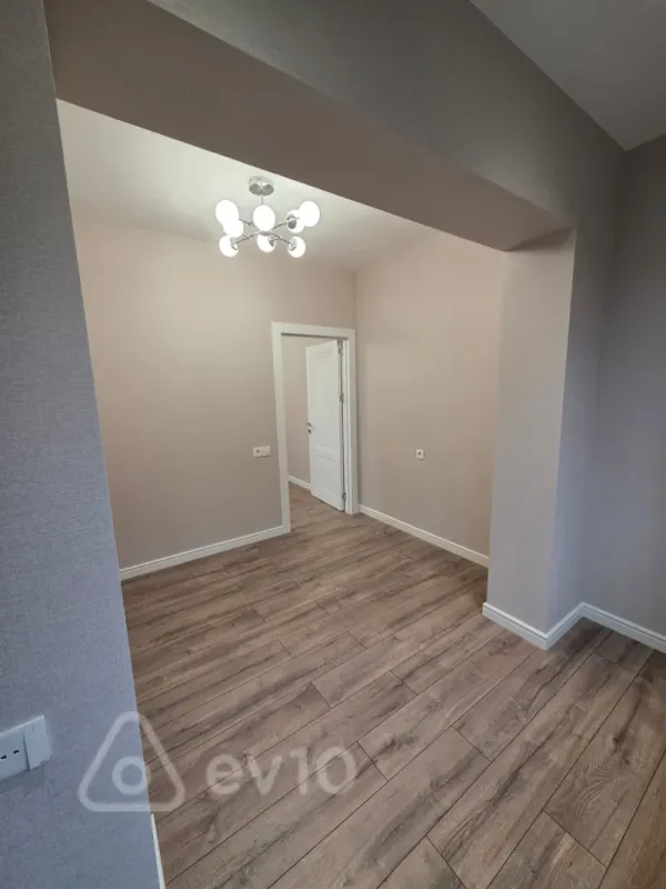 Satılır 2 otaqlı köhnə tikili 40 m²