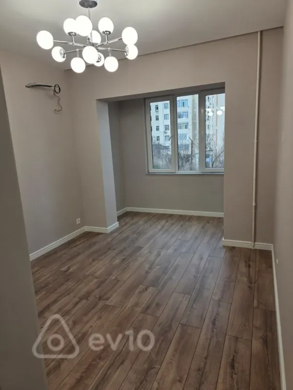 Satılır 2 otaqlı köhnə tikili 40 m²