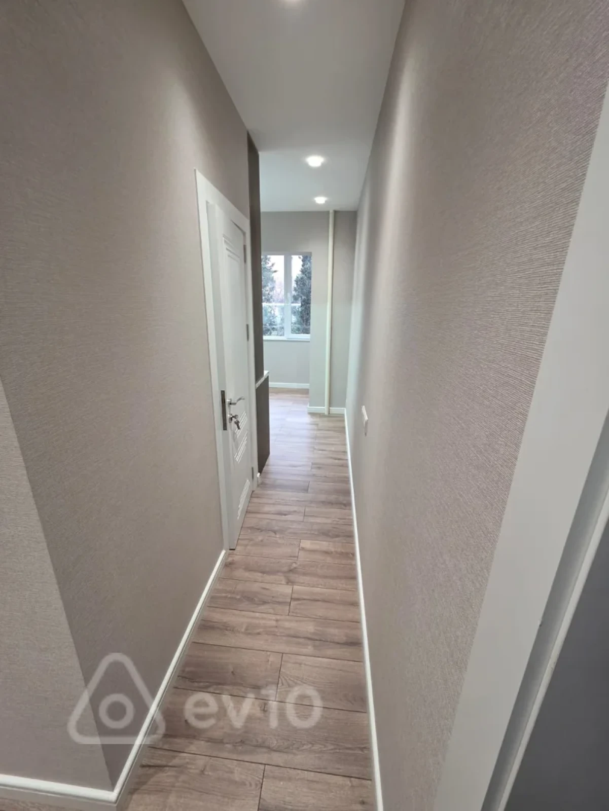 Satılır 2 otaqlı köhnə tikili 40 m²