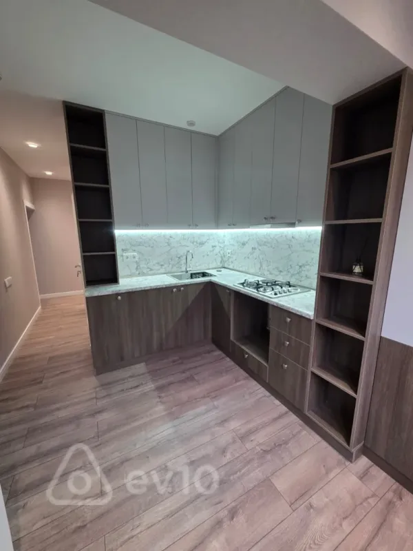 Satılır 2 otaqlı köhnə tikili 40 m²