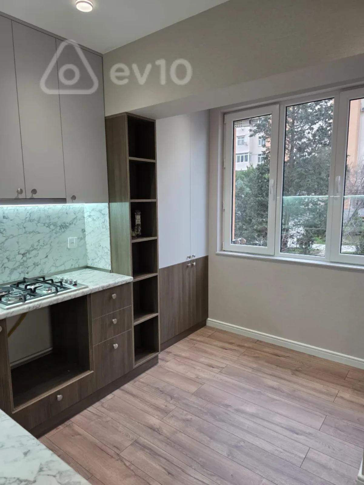 Satılır 2 otaqlı köhnə tikili 40 m²