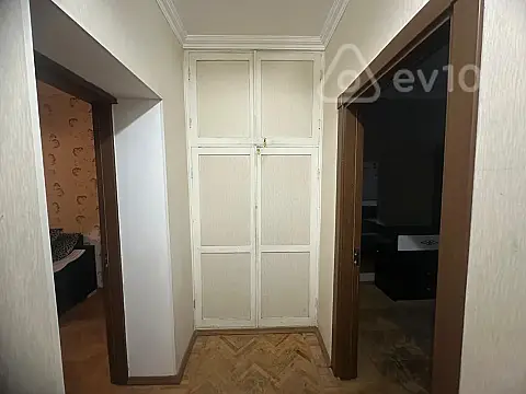 Kirayə verilir 2 otaqlı köhnə tikili 65 m²