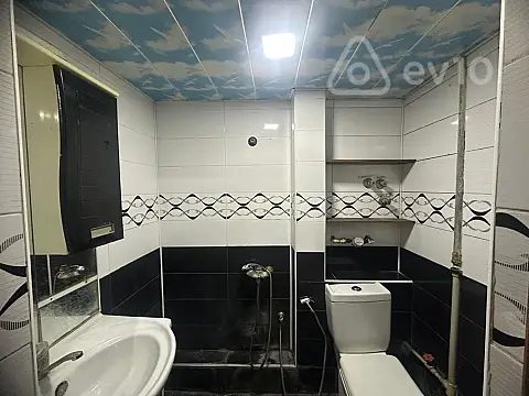 Kirayə verilir 2 otaqlı köhnə tikili 65 m²