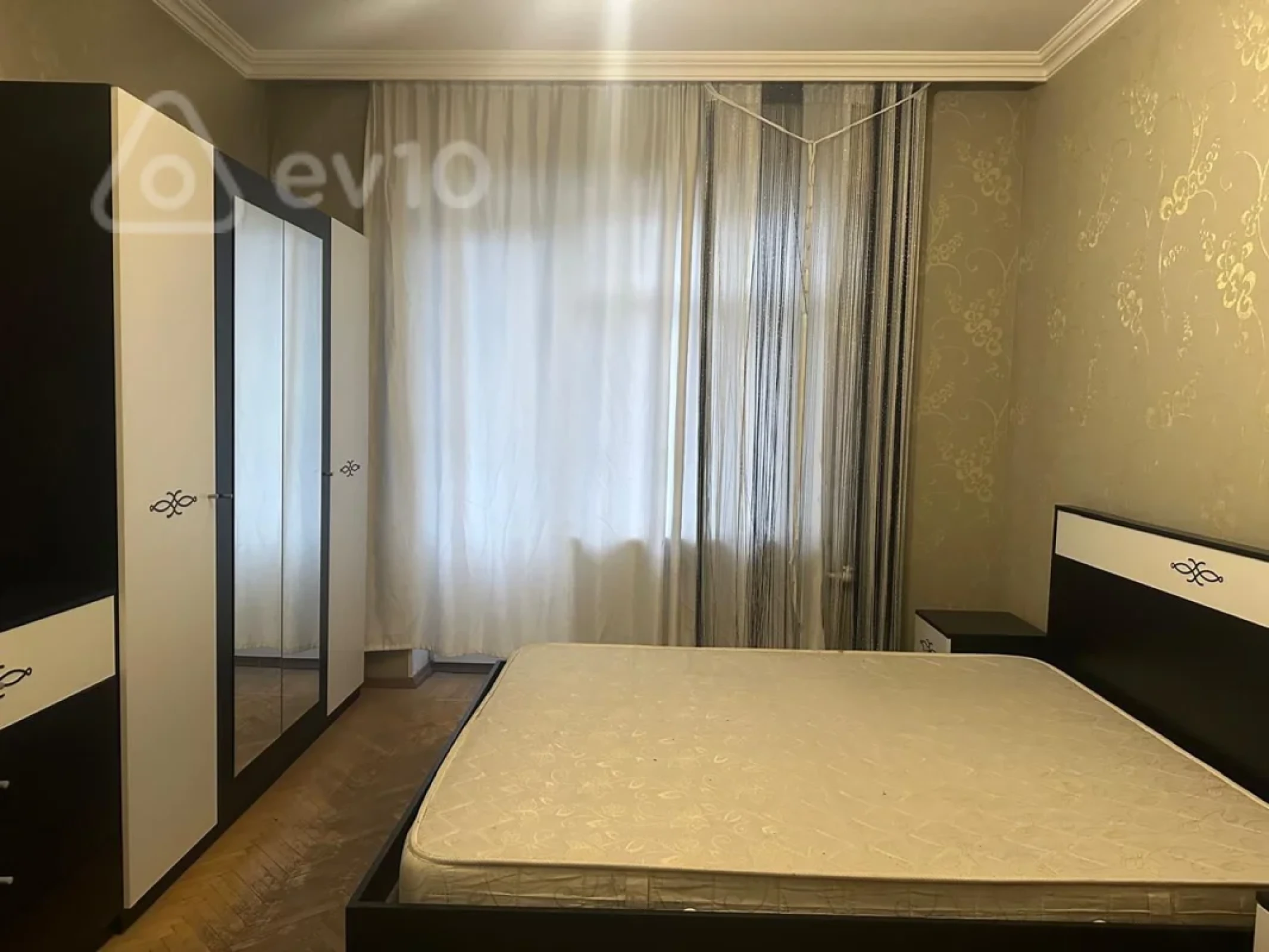 Kirayə verilir 2 otaqlı köhnə tikili 65 m²