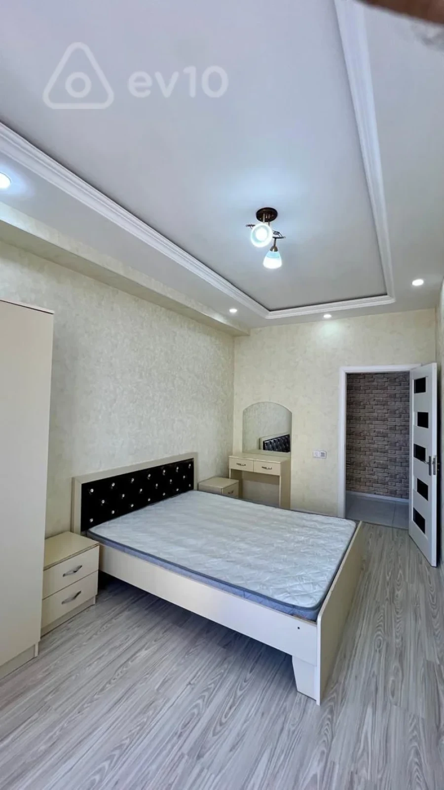 Kirayə verilir 2 otaqlı yeni tikili 81 m²