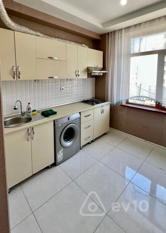 Kirayə verilir 2 otaqlı yeni tikili 81 m²