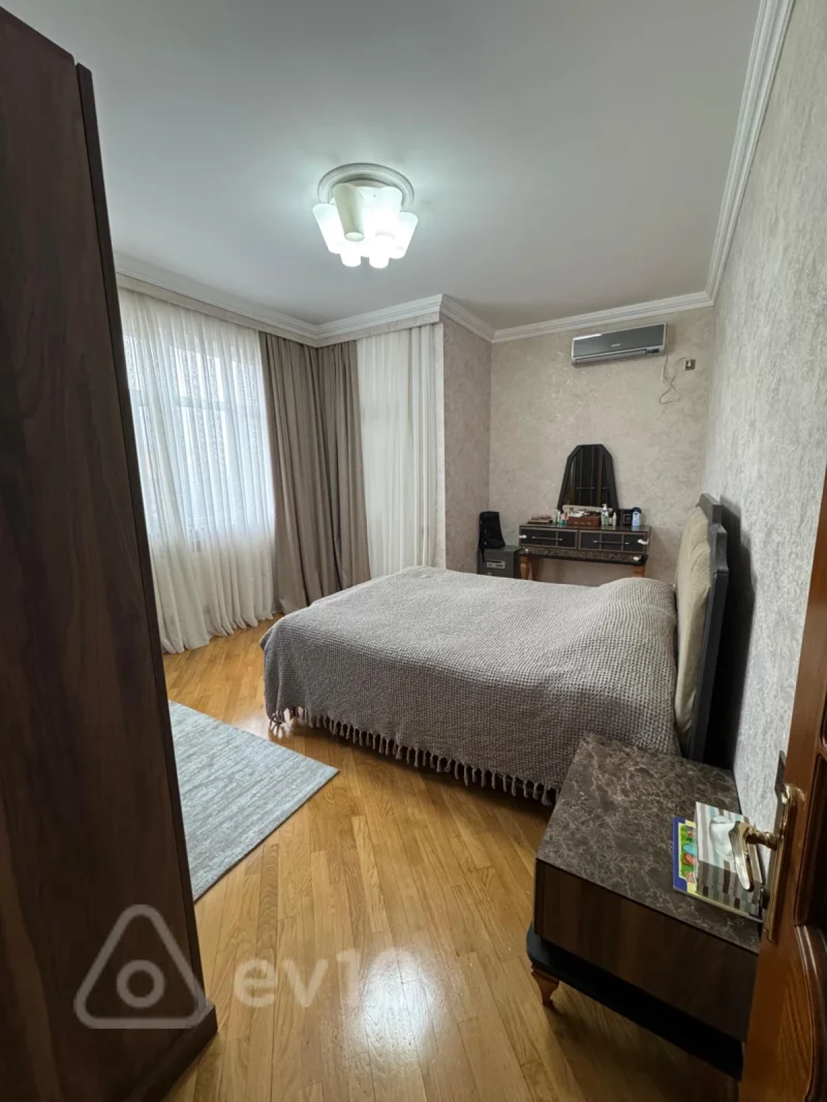 Satılır 3 otaqlı yeni tikili 132 m²