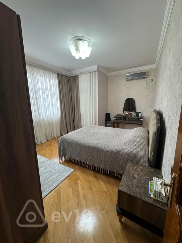 Satılır 3 otaqlı yeni tikili 132 m²
