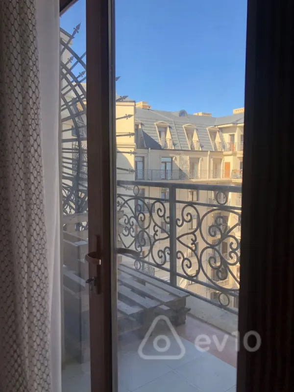 Kirayə verilir 2 otaqlı yeni tikili 72 m²