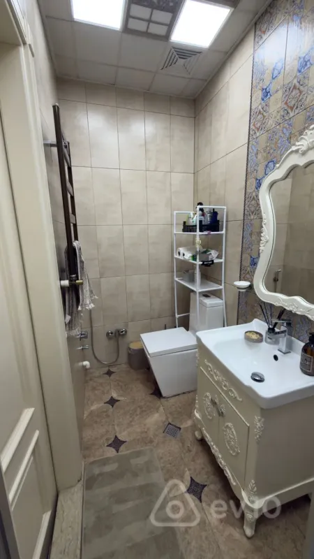 Satılır 3 otaqlı köhnə tikili 100 m²