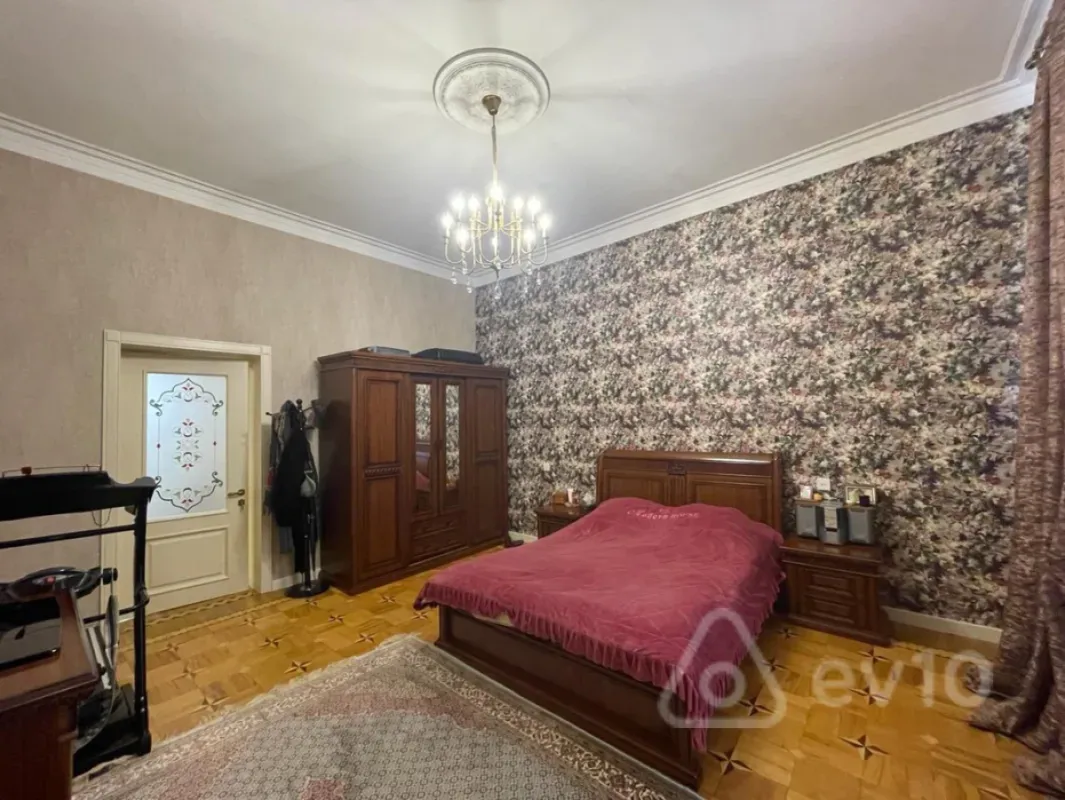 Satılır 3 otaqlı köhnə tikili 100 m²