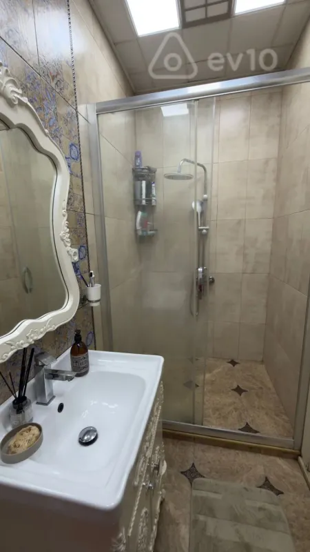 Satılır 3 otaqlı köhnə tikili 100 m²