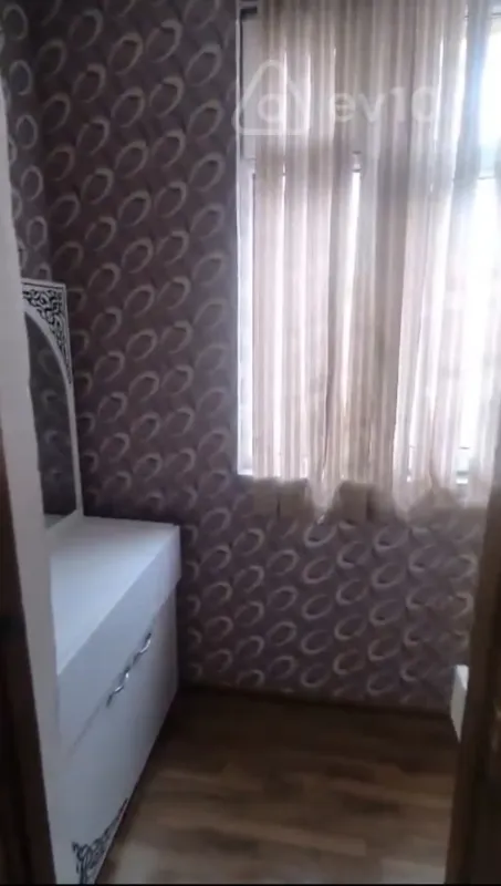 Kirayə verilir 1 otaqlı köhnə tikili 40 m²