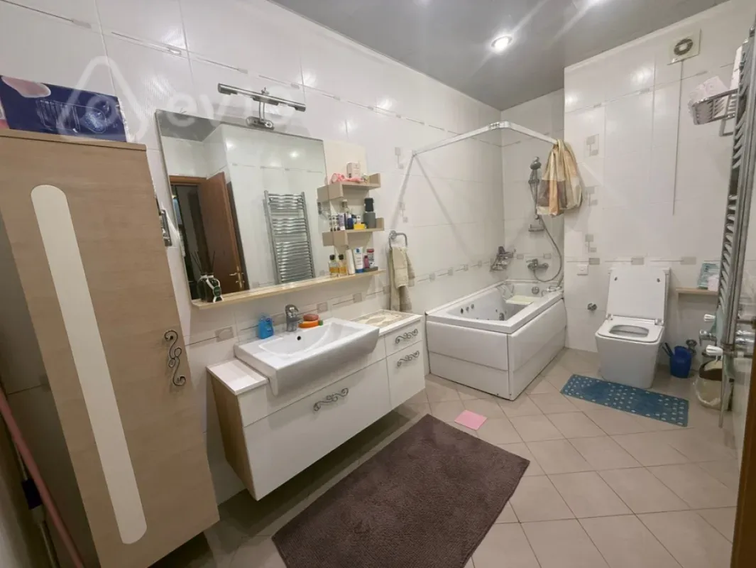 Kirayə verilir 4 otaqlı yeni tikili 200 m²