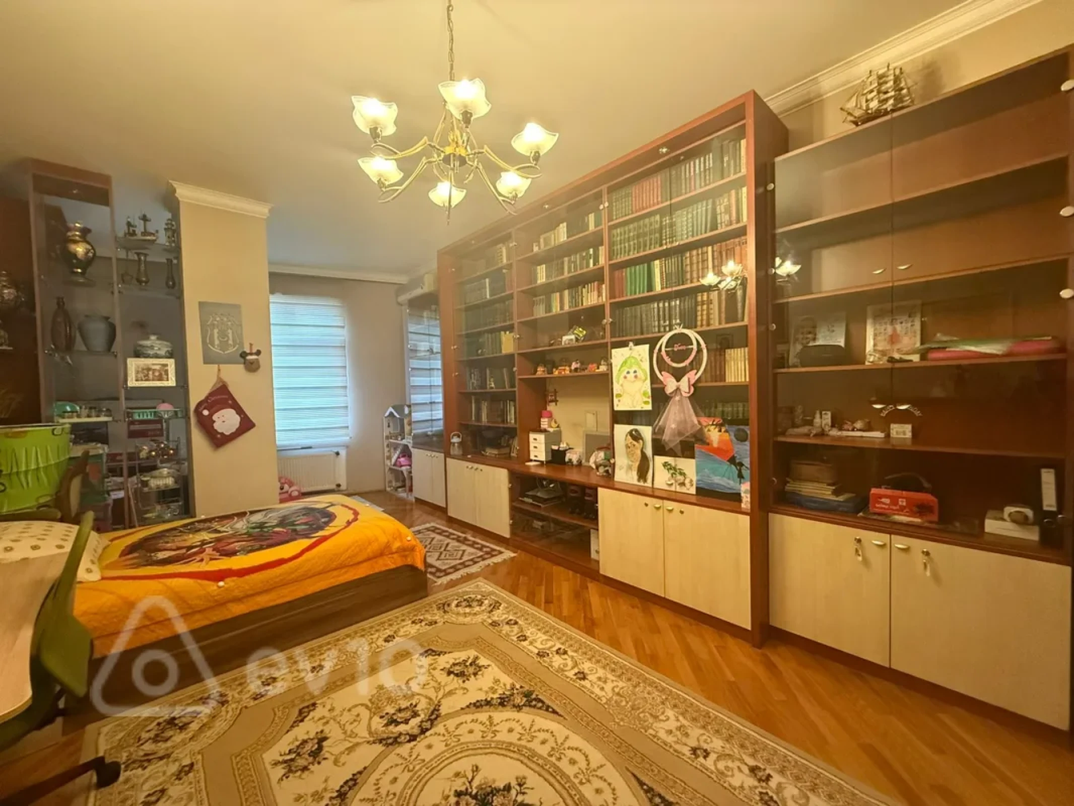 Kirayə verilir 4 otaqlı yeni tikili 200 m²