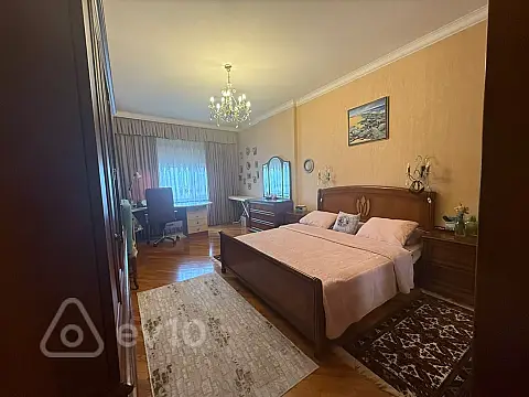 Kirayə verilir 4 otaqlı yeni tikili 200 m²