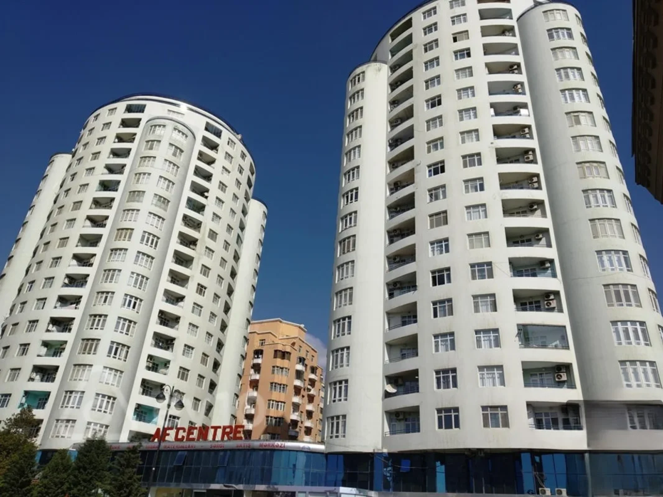 Kirayə verilir 4 otaqlı yeni tikili 200 m²