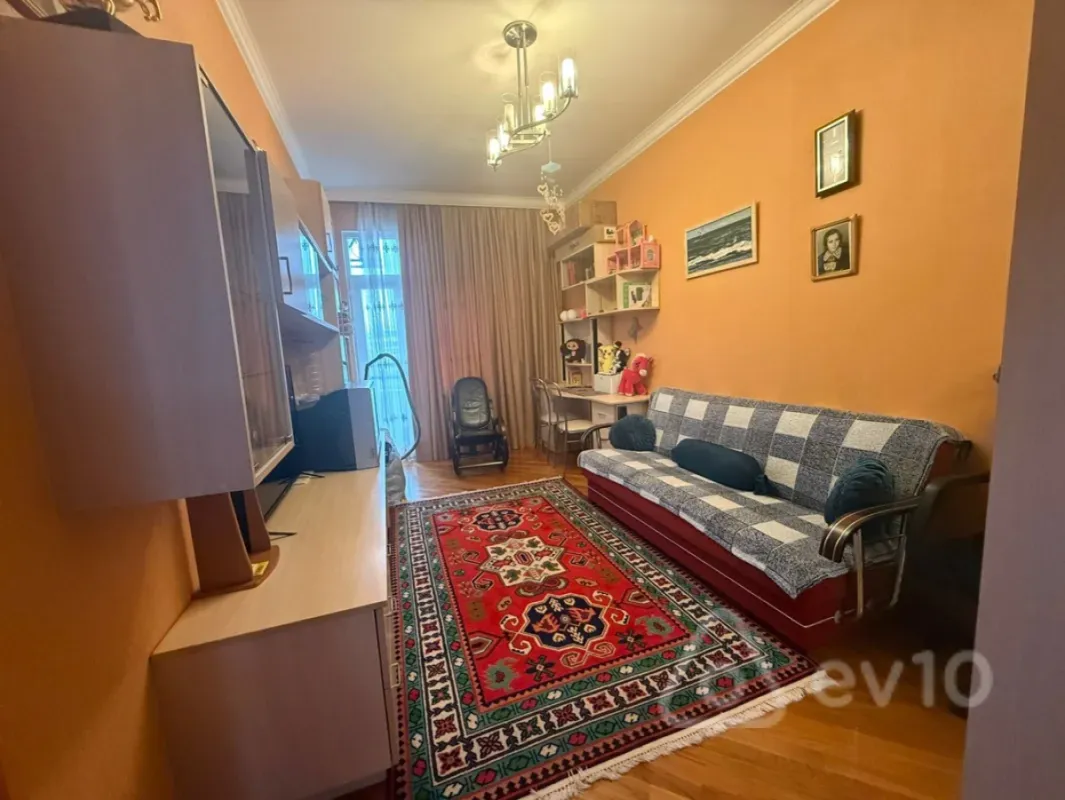 Kirayə verilir 4 otaqlı yeni tikili 200 m²