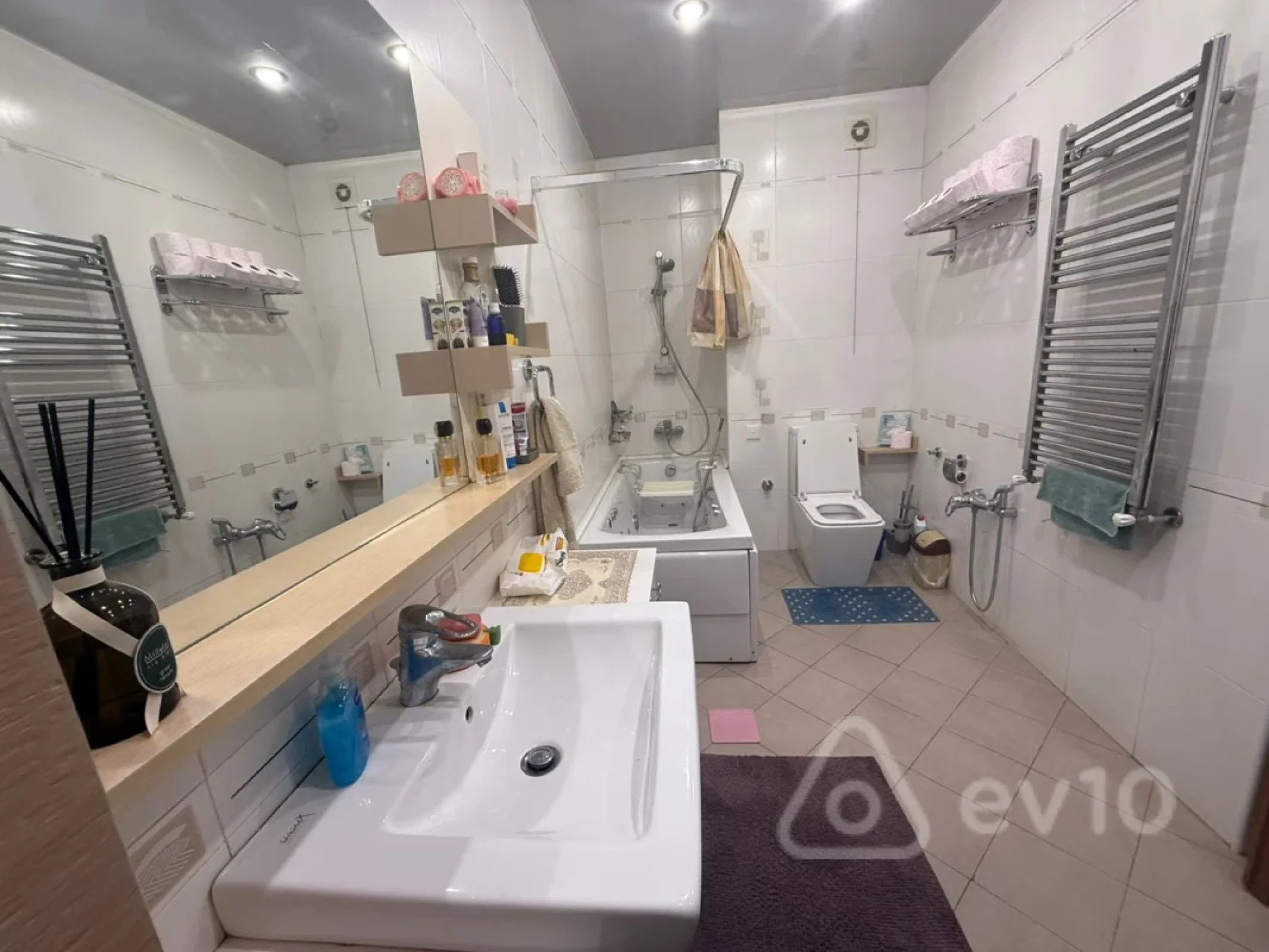 Kirayə verilir 4 otaqlı yeni tikili 200 m²