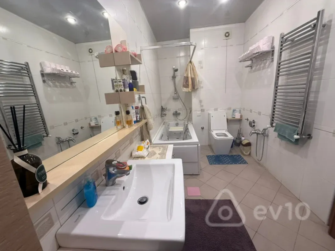 Kirayə verilir 4 otaqlı yeni tikili 200 m²