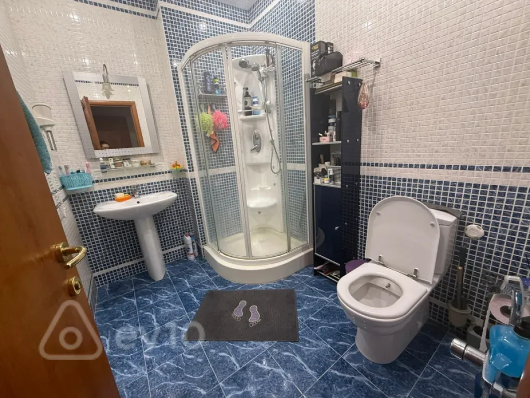 Kirayə verilir 4 otaqlı yeni tikili 200 m²