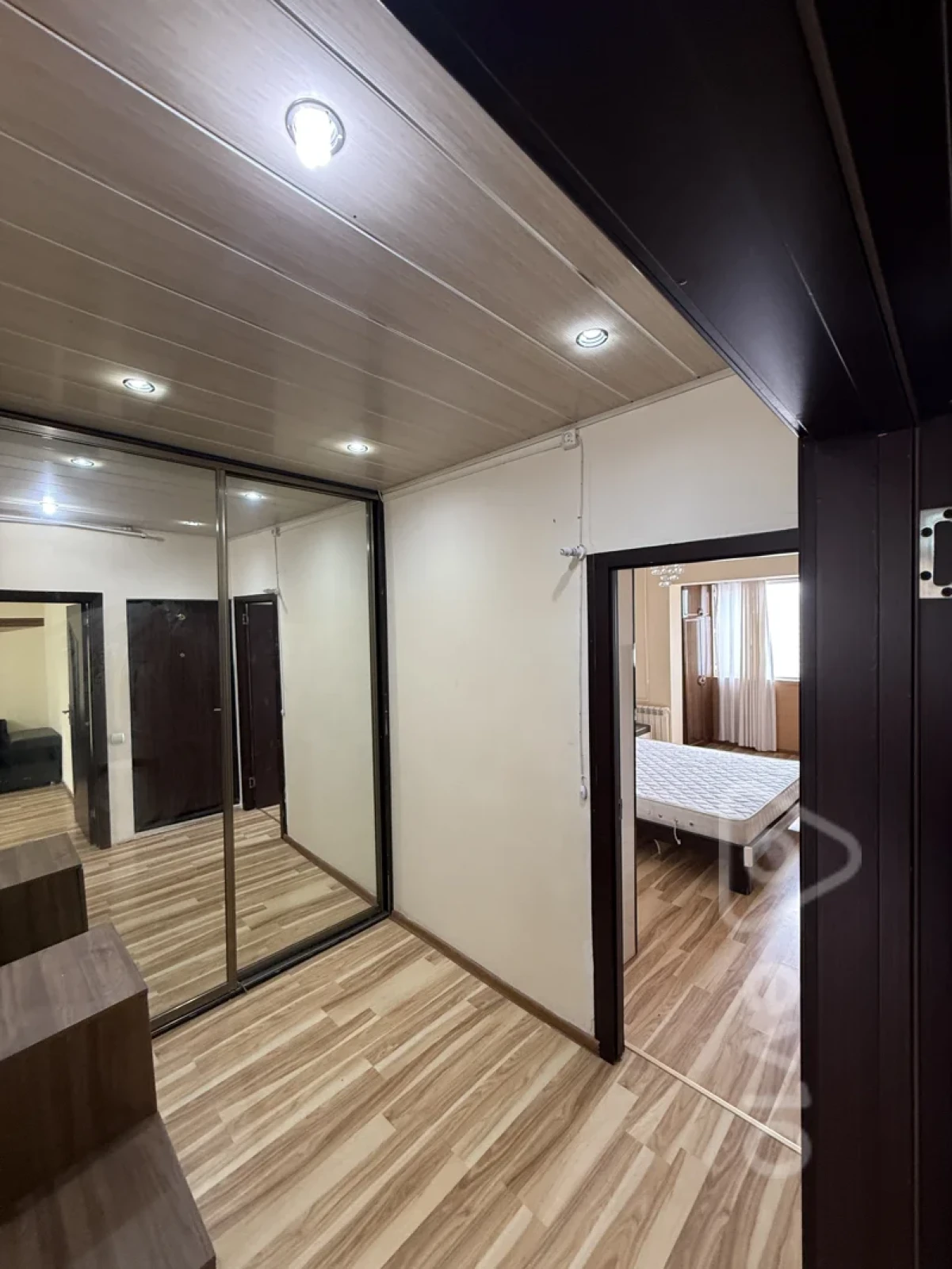 Kirayə verilir 2 otaqlı köhnə tikili 65 m²