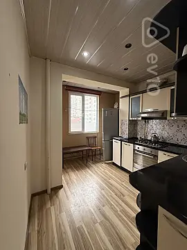 Kirayə verilir 2 otaqlı köhnə tikili 65 m²