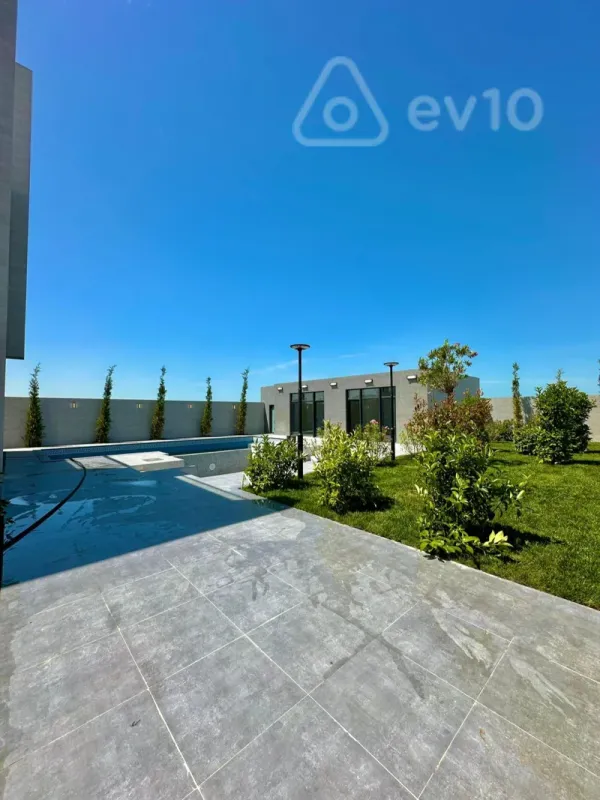 Satılır 6 otaqlı həyət evi 450 m²
