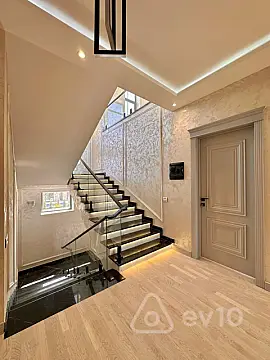 Satılır 6 otaqlı həyət evi 450 m²