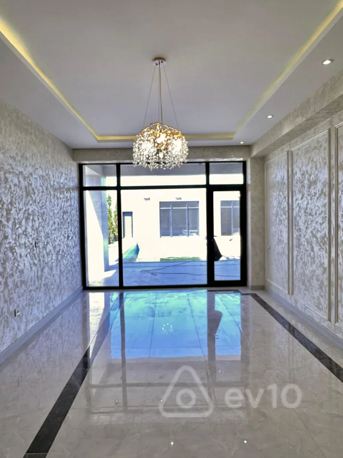Satılır 6 otaqlı həyət evi 450 m²