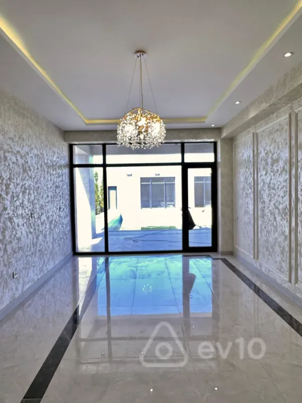 Satılır 6 otaqlı həyət evi 450 m²