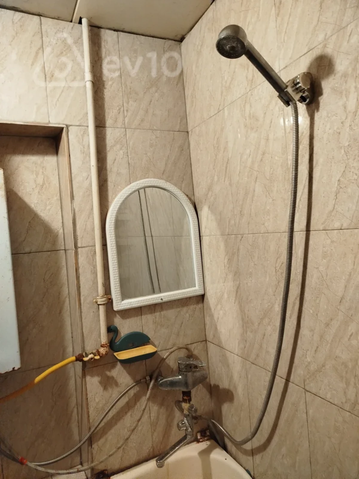 Kirayə verilir 2 otaqlı köhnə tikili 30 m²