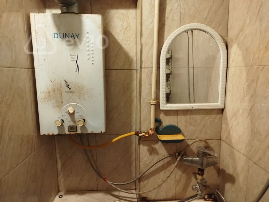 Kirayə verilir 2 otaqlı köhnə tikili 30 m²