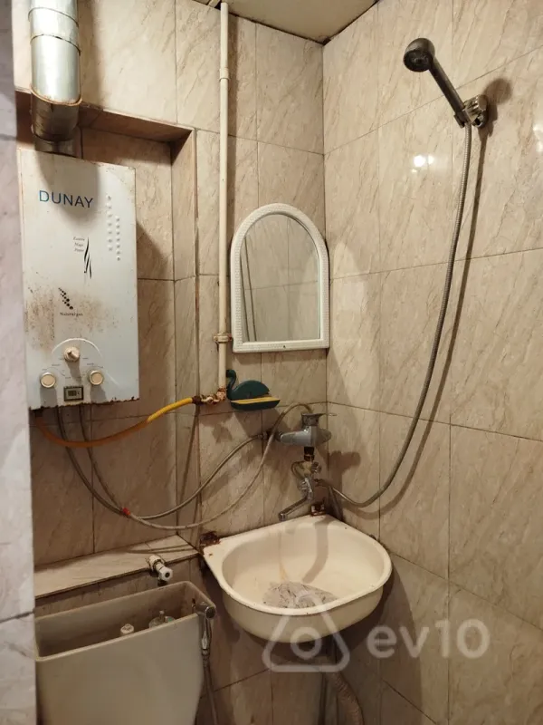 Kirayə verilir 2 otaqlı köhnə tikili 30 m²