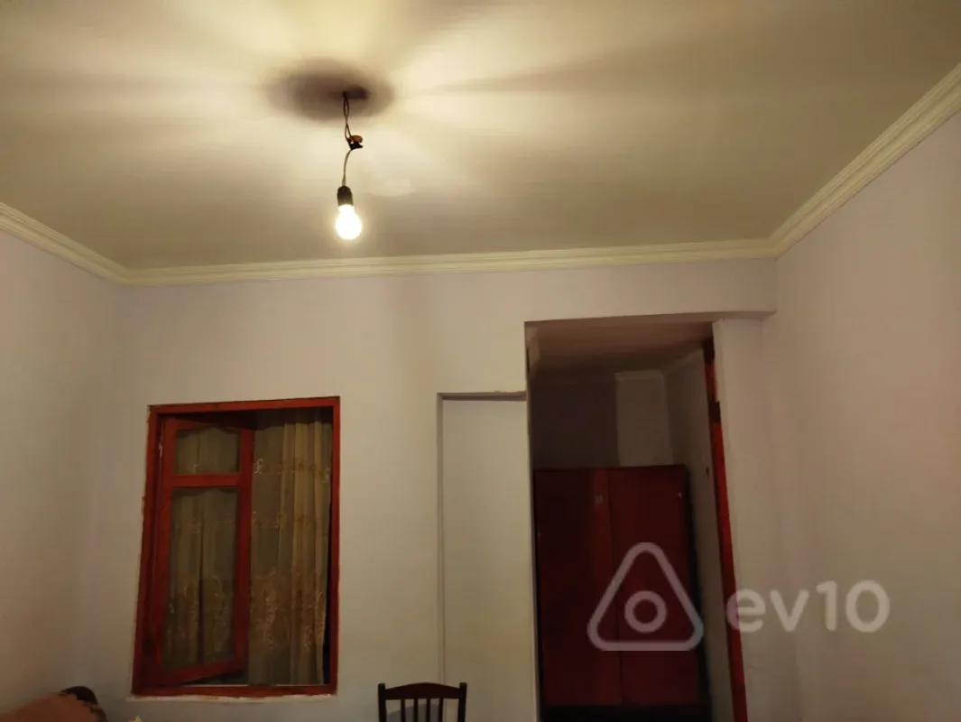 Kirayə verilir 2 otaqlı köhnə tikili 30 m²