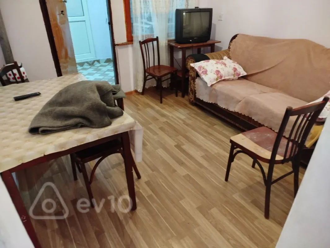Kirayə verilir 2 otaqlı köhnə tikili 30 m²