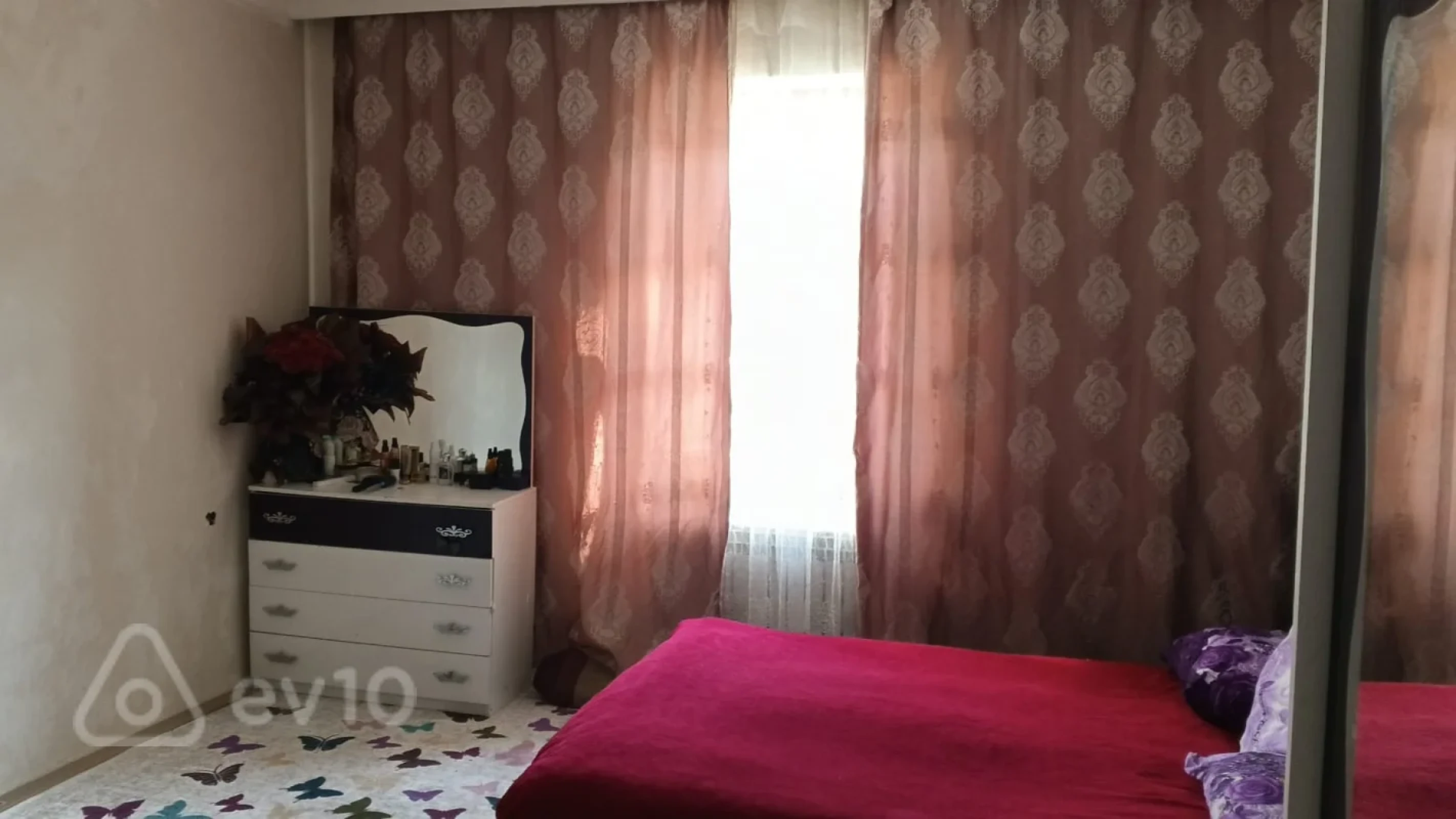 Satılır 6 otaqlı həyət evi 220 m²