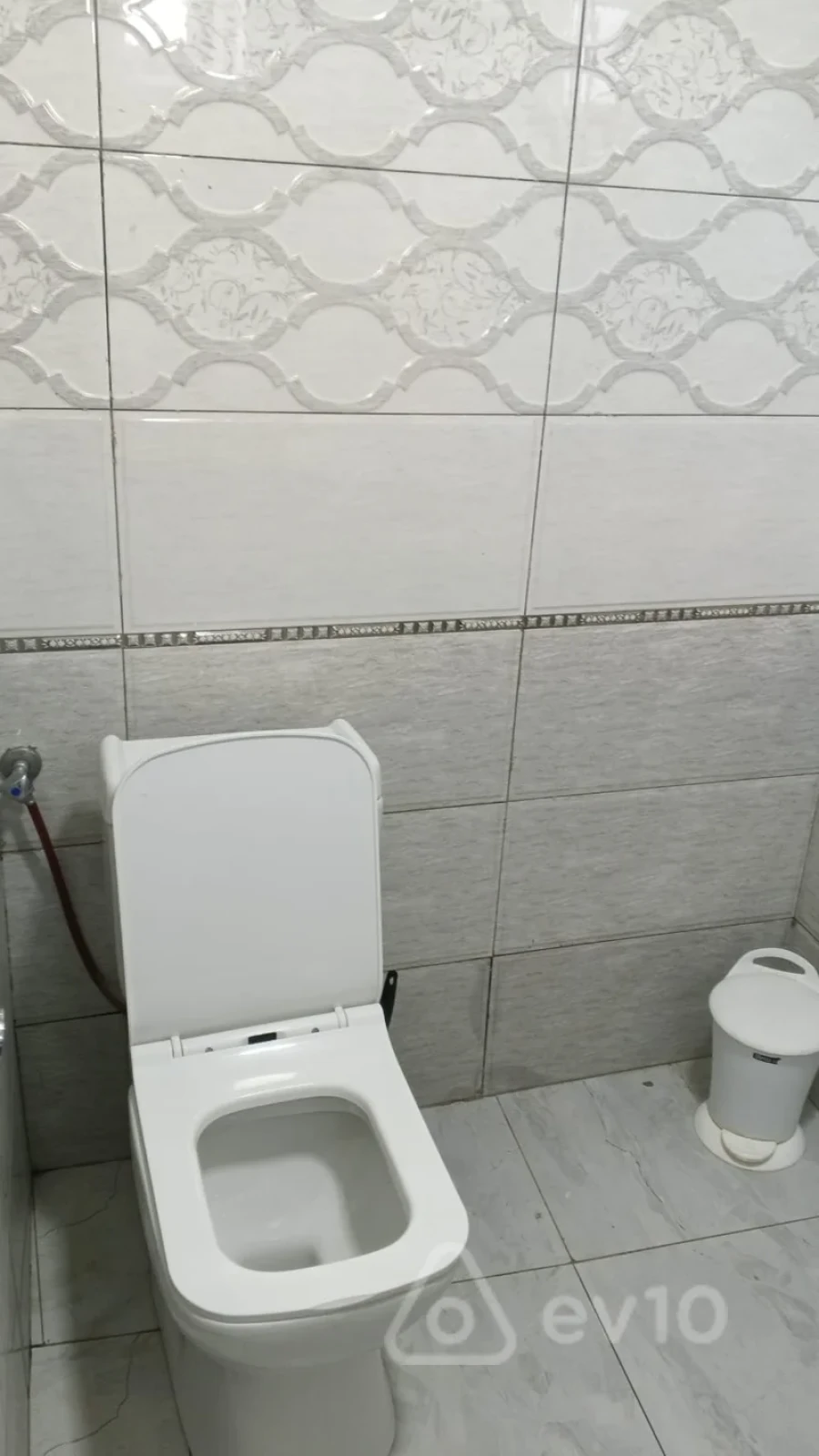 Satılır 6 otaqlı həyət evi 220 m²