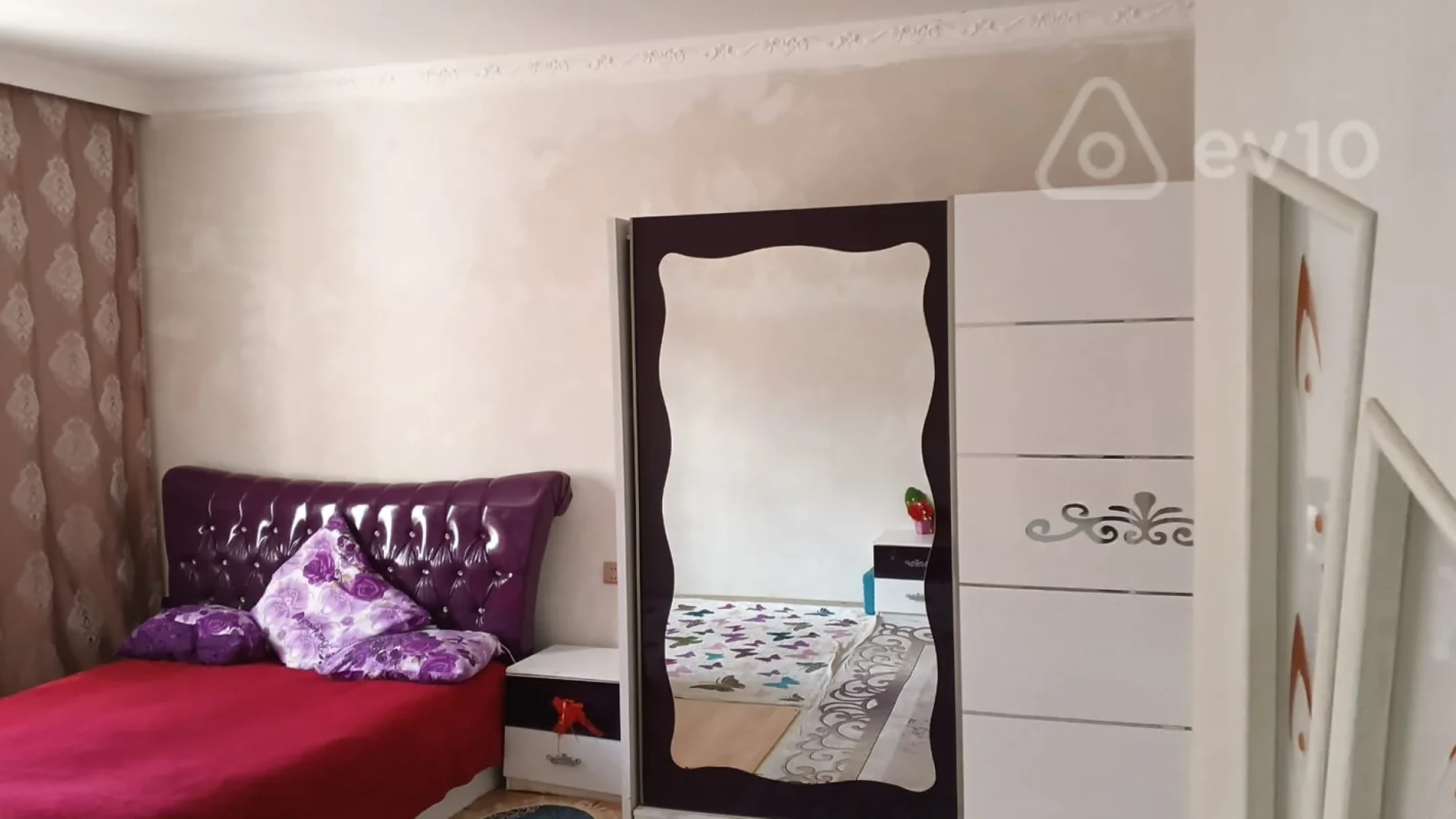 Satılır 6 otaqlı həyət evi 220 m²