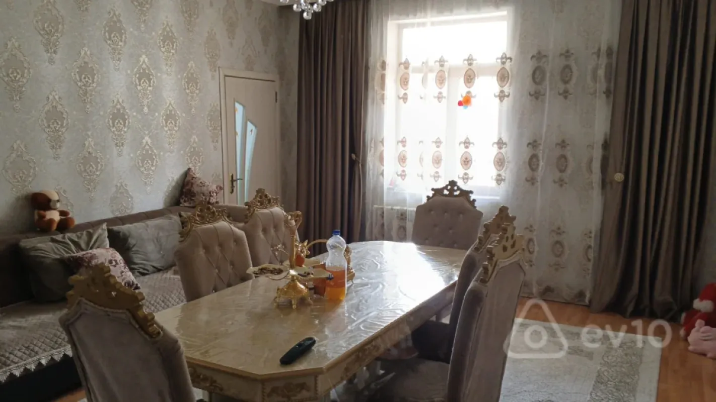 Satılır 6 otaqlı həyət evi 220 m²