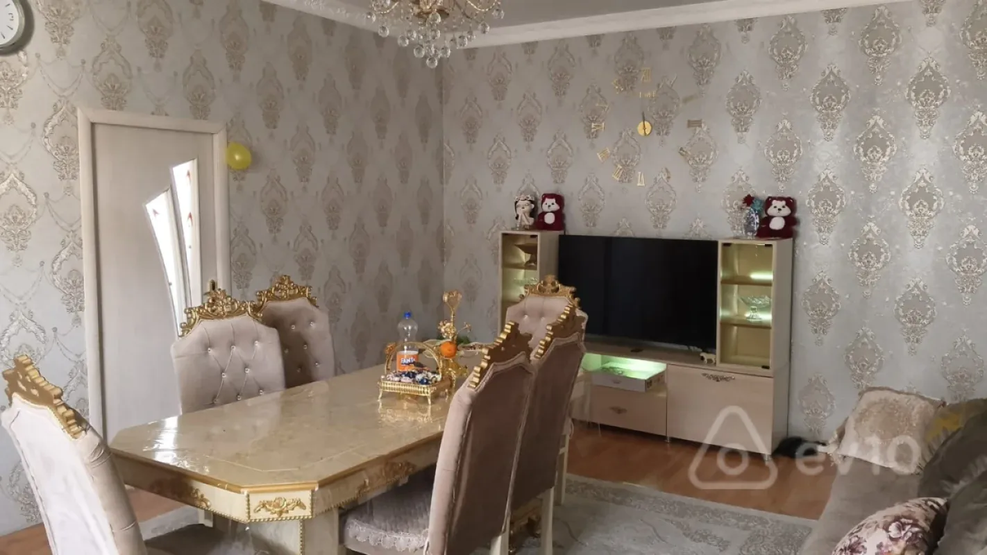 Satılır 6 otaqlı həyət evi 220 m²