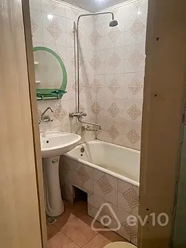 Satılır 3 otaqlı köhnə tikili 75 m²