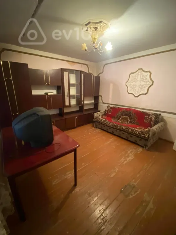 Satılır 3 otaqlı köhnə tikili 75 m²