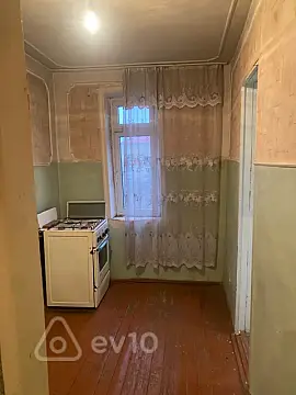 Satılır 3 otaqlı köhnə tikili 75 m²